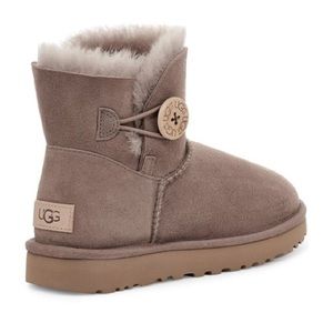 UGG BAILEY BUTTON II CARIBOU BOOTS women’s 8